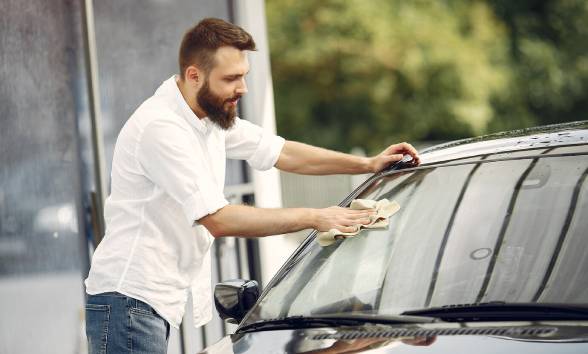 Помыть лобовое стекло быстро и без разводов: очиститель стекол аэрозоль ...